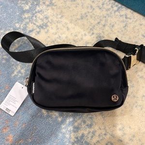 Lululemon Everywhere Belt Bag EBB Velour 1L